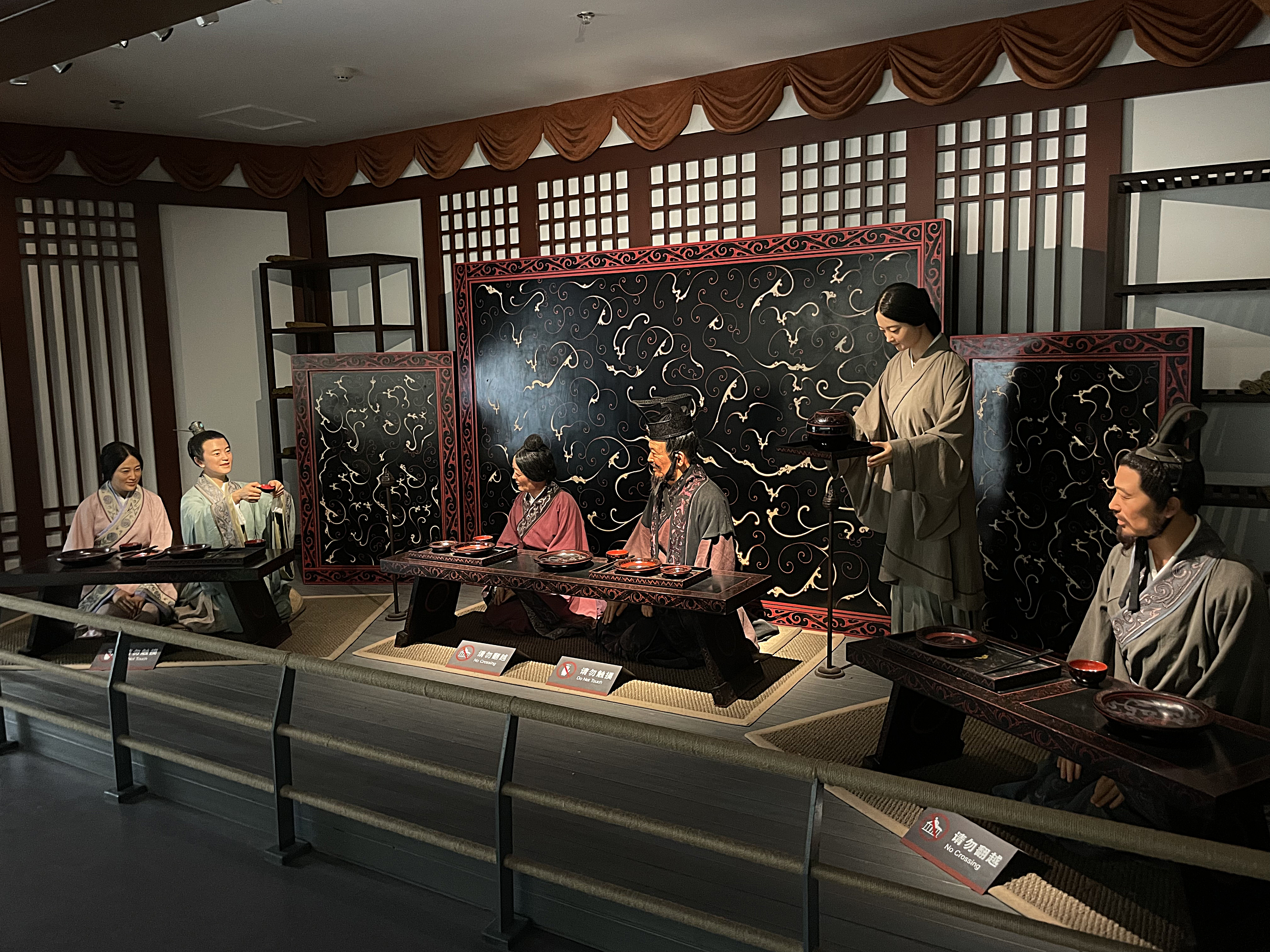 1669663568136091.jpg 丹漆神韵——楚秦汉漆器精品展(秦汉家居生活场景).jpg