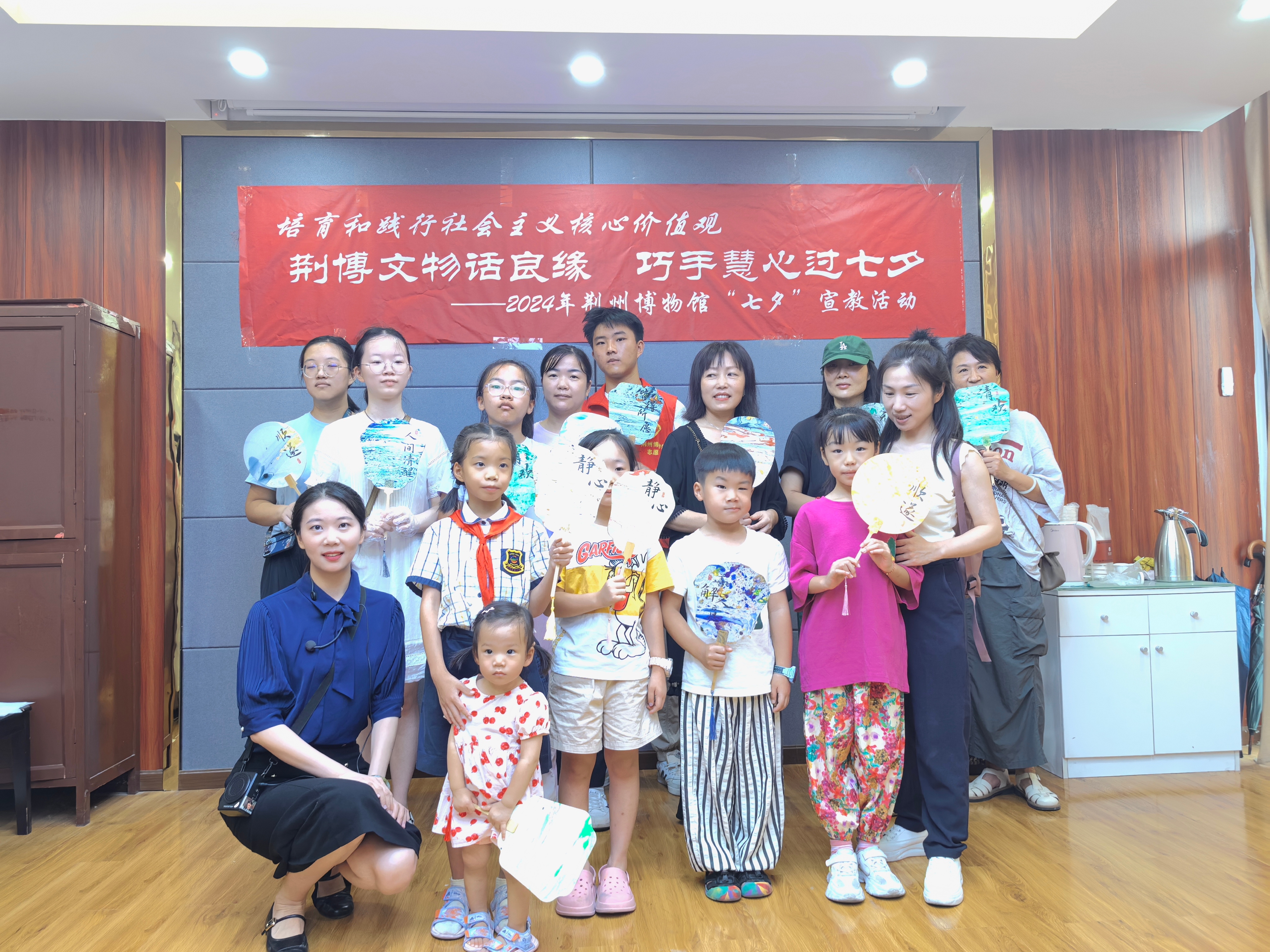 1723282014580396.jpg 合影.jpg